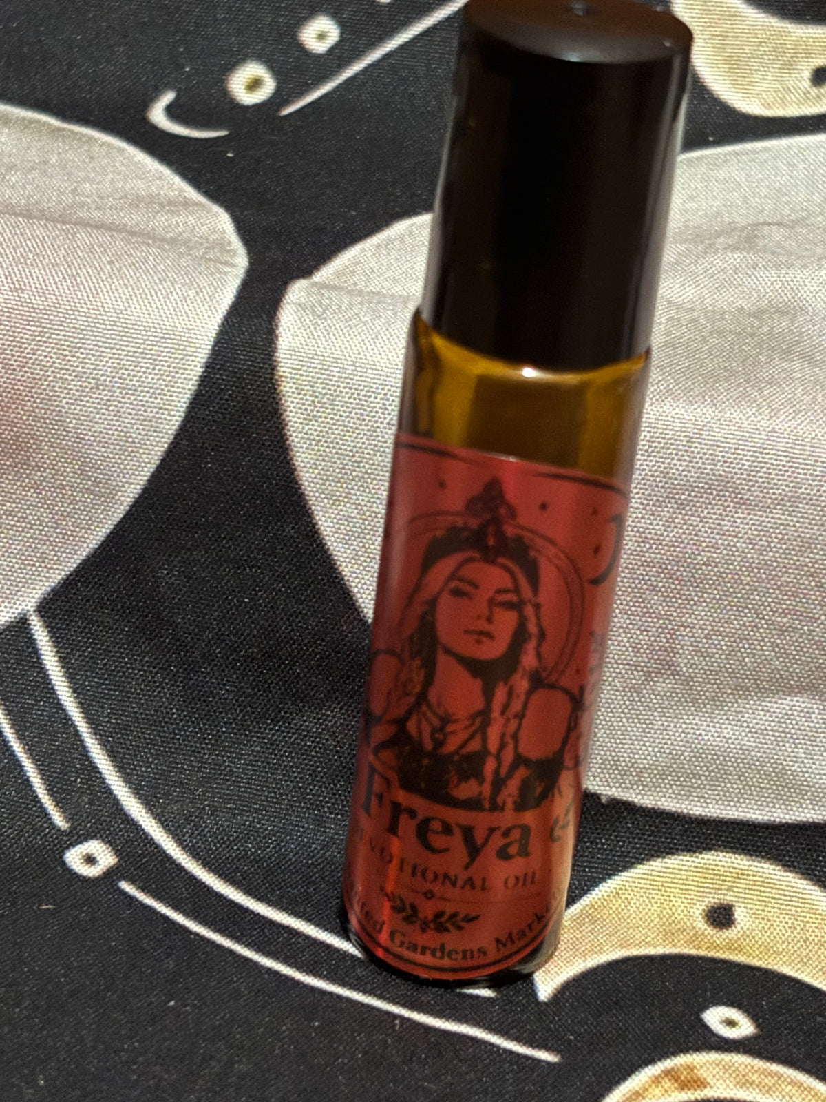 Freya roller bottle